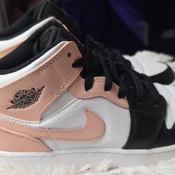 Jordan Black and White High-Top Sneakers - Picture 4 of 10